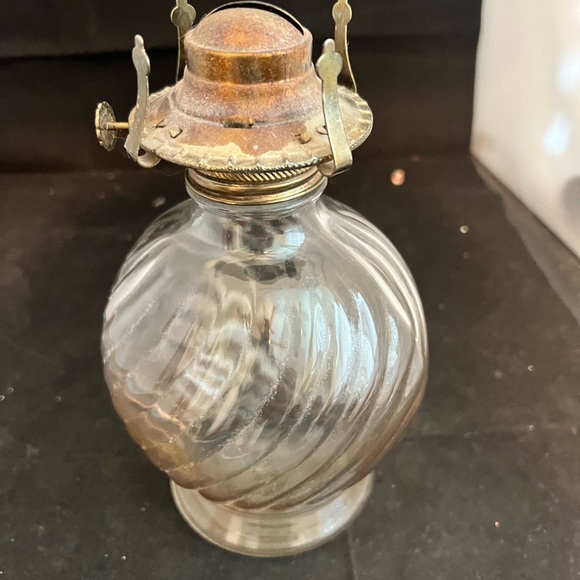 Vintage Kaadan Ltd Swirl Glass oil lamp. - Picture 4 of 4